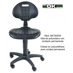 Chaise pivotante en polyuréthane.